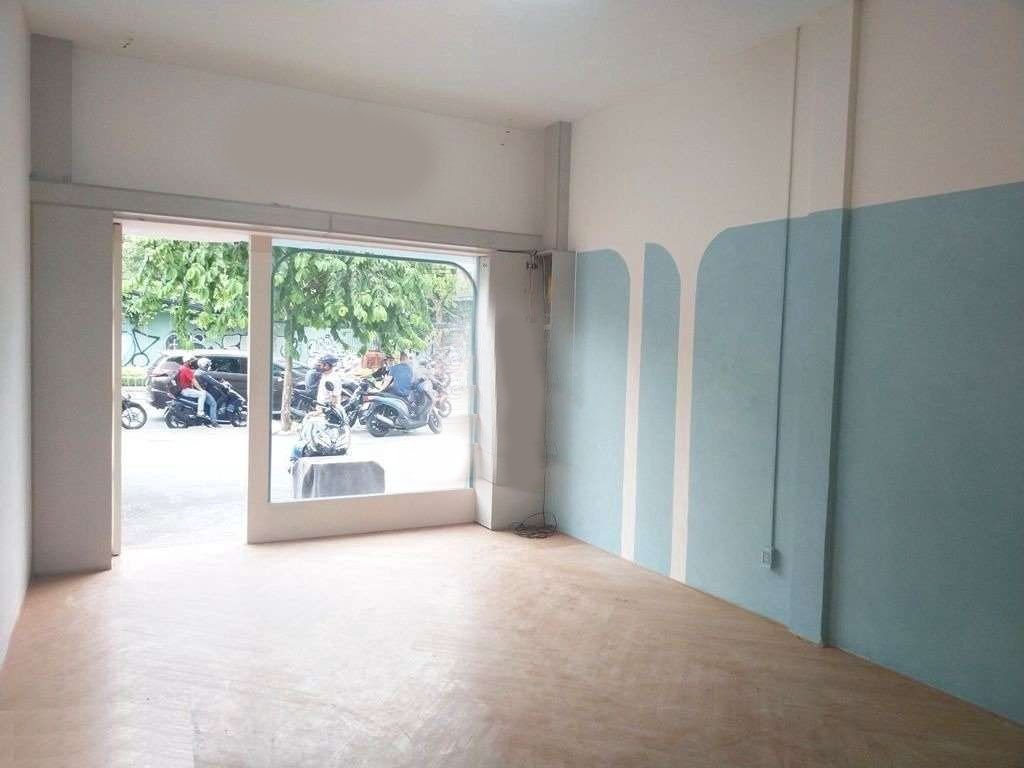 cho thuê Nguyên căn mặt tiền đường  Cách Mạng Tháng Tám Q.1